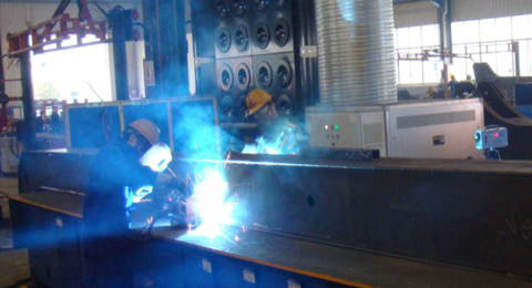 Heavy development of welding fumes