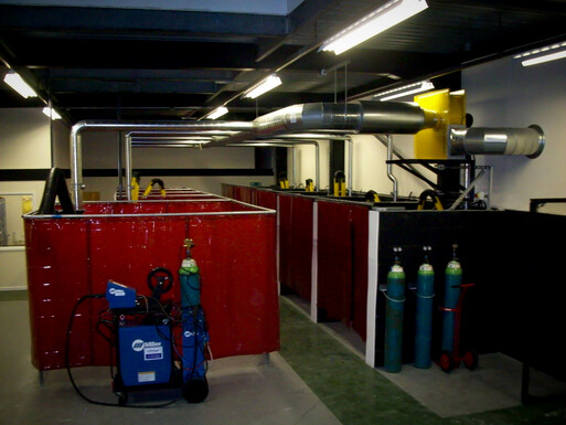 Welding booths with MiniMan-100 extraction arms