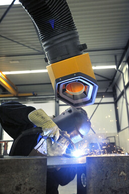 Welder using the UltraFlex extraction arm