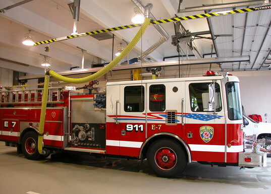 north_tonawanda_fire_department-fire-truck-with-exhaust-extraction-hose-and-magnetic-grabber-and-rail