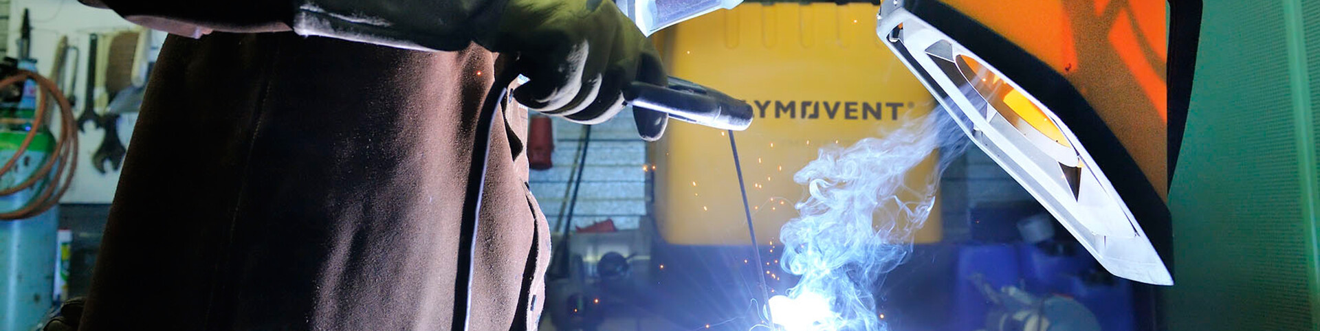 Welding fume removal with extraction arm