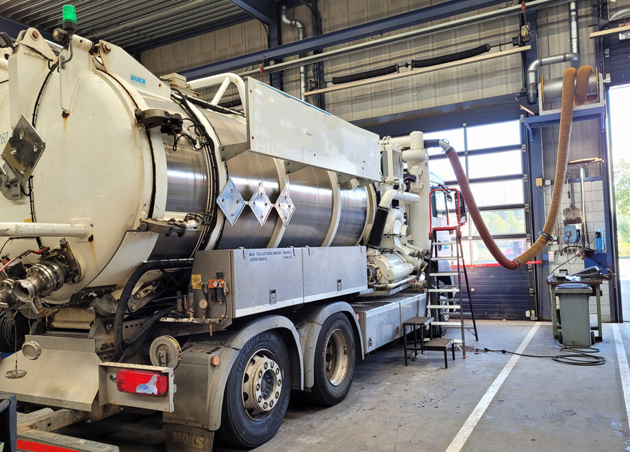 exhaust-extraction-large-garage.jpg
