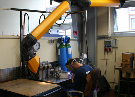 wiesheu-welder-using-extraction-arm