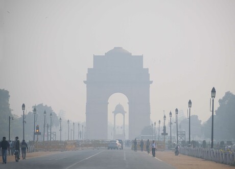 India Gate i Delhi täckt av smog