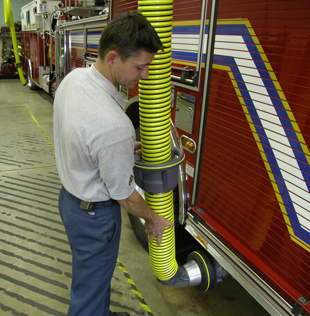 magnetic-grabber-for-exhaust-extraction-fire-fighter-connecting-nozzle-to-fire-truck