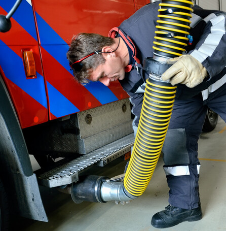 pneumatic-grabbel-nozzle-for-exhaust-extraction-firefighter-using-nozzle-with-fire-truck