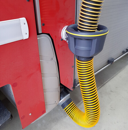truck-side-adapter-tsa-nozzle-for-exhaust-extraction-connected-to-fire-truck
