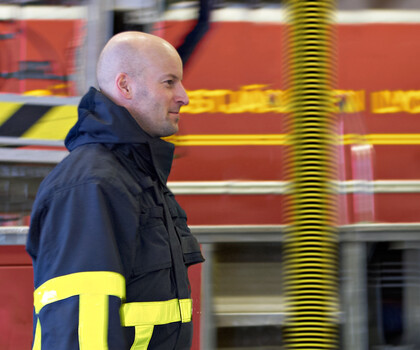 marshfield_fire_department-fire-fighter-walking-in-front-of-fire-truck-and-exhaust-extraction-hose