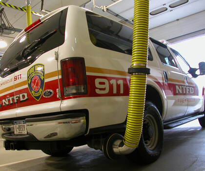 north_tonawanda_fire_department_solution-fire-rescue-car-with-exhaust-extraction-hose-and-magnetic-grabber